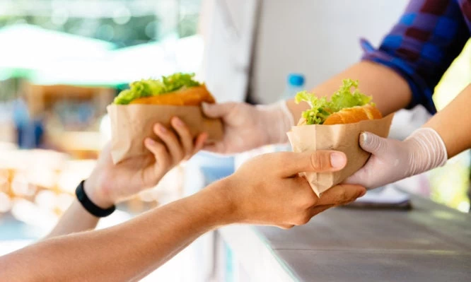 ΕΦΕΤ: Τι να προσέχετε όταν τρώτε σε εστιατόριο, καντίνα, fast food